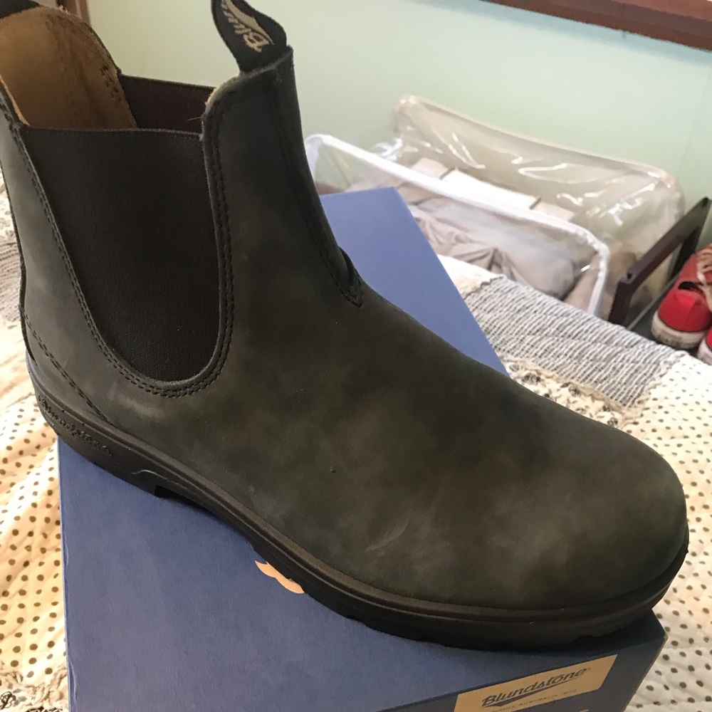 Rustic Black 587 unisex Blundstone boots New in Box!